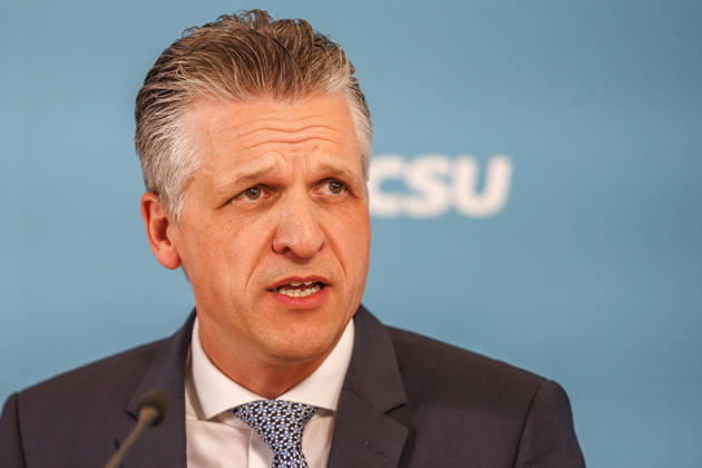 Statement vor den Fraktionssitzung der CDU CSU Alexander Hoffmann, stellvertretender Fraktionsvorsitzender der CDU CSU im Bundestag und Thorsten Frei (CDU), Fraktionsvorsitzender, spricht waehrend eines Statement vor den Fraktionssitzungen am 13.10.2026 in Berlin. Berlin Berlin Deutschland Reichstag