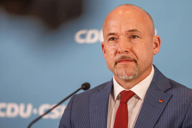 Statement vor den Fraktionssitzung der CDU CSU Alexander Hoffmann, stellvertretender Fraktionsvorsitzender der CDU CSU im Bundestag und Thorsten Frei (CDU), Fraktionsvorsitzender, spricht waehrend eines Statement vor den Fraktionssitzungen am 13.10.2026 in Berlin. Berlin Berlin Deutschland Reichstag