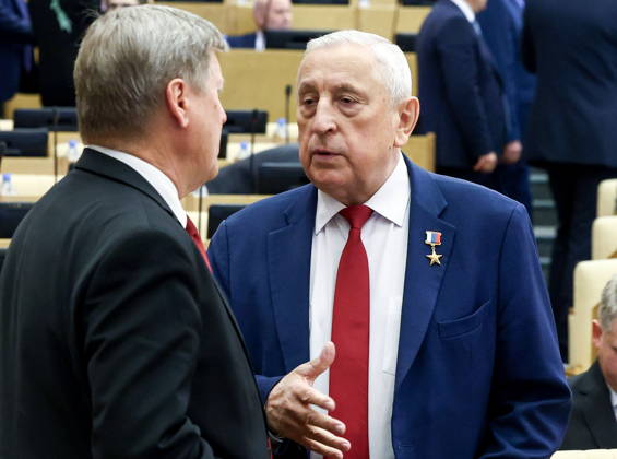 RUSSIA, MOSCOW - OCTOBER 13, 2026: Nikolai Kharitonov (R), Chairman of the Russian State Duma s Committee on Development of Far East and Arctic, attends a plenary meeting of the Russian State Duma Moscow Russia  - ZUMAt113 20261013_zaa_t113_402 Copyright: xRussianxStatexDumaxPressxOfficex