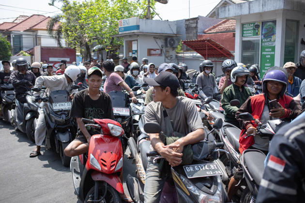 October 13, 2026, Denpasar, Bali, Indonesia: Motorcyclists line up at a filling station to get petrol in Denpasar as fuel delivery disruptions trigger widespread shortages across the Indonesian resort island of Bali. Denpasar Indonesia  - ZUMAp229 20261013_zip_p229_003 Copyright: xLanaxPriatnax