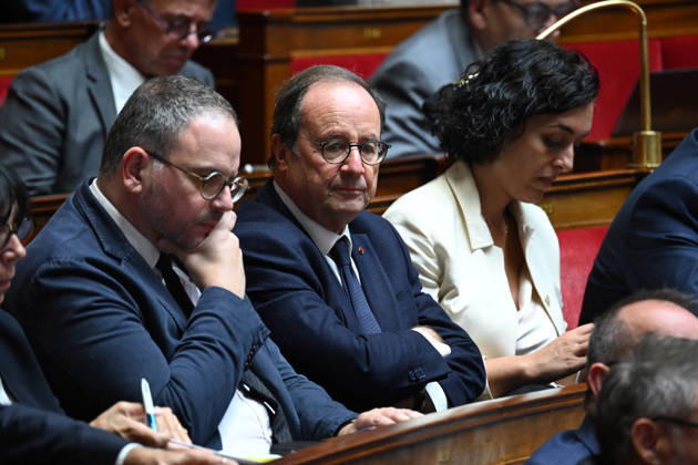 Session Of Questions To The Governement At The National Assembly - Paris Former President of the French Republic and deputy Francois Hollande during a session of questions to the government at the National Assembly, French Parliament in Paris, France on octobre 13, 2026. Photo by Tomas Stevens ABACAPRESS.COM Paris France  Copyright: xStevensxTomas ABACAx