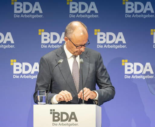 Friedrich Merz besucht Arbeitgebertag 2026 EUR, Deutschland, Berlin, 13.10.2026: Bundeskanzler Friedrich Merz (CDU) hält eine Keynote auf dem Arbeitgebertag 2026 der Bundesvereinigung der Deutschen Arbeitgeberverbände.