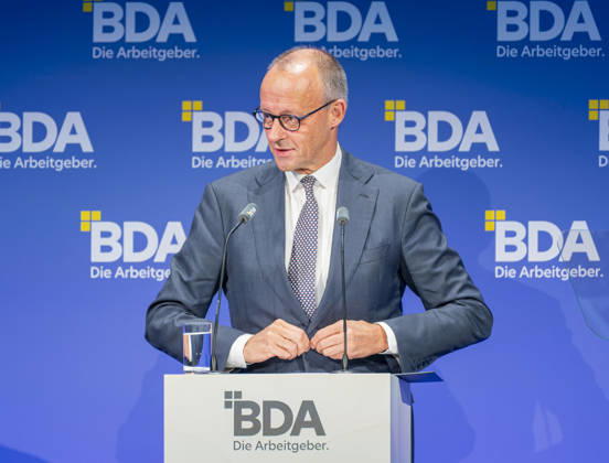 Friedrich Merz besucht Arbeitgebertag 2026 EUR, Deutschland, Berlin, 13.10.2026: Bundeskanzler Friedrich Merz (CDU) hält eine Keynote auf dem Arbeitgebertag 2026 der Bundesvereinigung der Deutschen Arbeitgeberverbände.