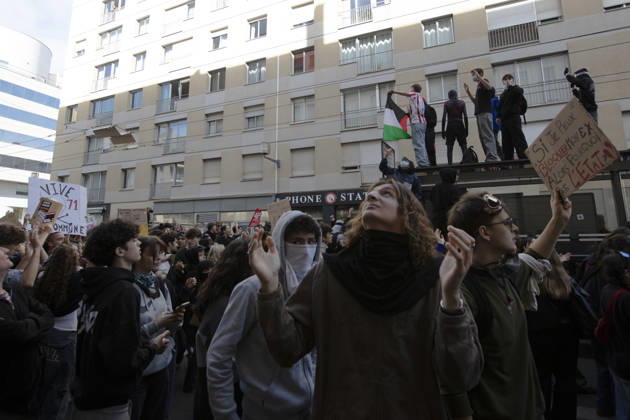 Student protest continues in Lyon LYON, FRANCE - OCTOBER 13: Students march during a demonstration over education funding in Lyon, France on October 13, 2026. Thousands of students and educational staff marched across the city as part of a nationwide day of strikes and school blockades demanding increased resources and structural reforms in national education. Laurent Vlad Anadolu Lyon France. Editorial use only. Please get in touch for any other usage.  Copyright: x2026xAnadoluxLaurentxVladx