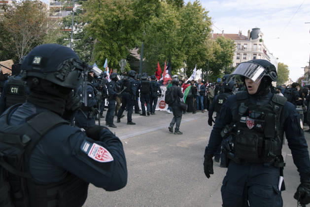 Student protest continues in Lyon LYON, FRANCE - OCTOBER 13: Police take security measures as students march during a demonstration over education funding in Lyon, France on October 13, 2026. Thousands of students and educational staff marched across the city as part of a nationwide day of strikes and school blockades demanding increased resources and structural reforms in national education. Laurent Vlad Anadolu Lyon France. Editorial use only. Please get in touch for any other usage.  Copyright: x2026xAnadoluxLaurentxVladx