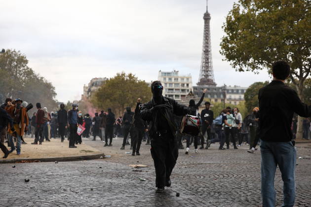 Students Protest in Paris - France - Tear gas and water cannon launched by police during a demonstration of high-school students near the Cathedral of Saint-Louis-des-Invalides in Paris, on October 13, 2026, as part of a nationwide high school mobilisation. France sees nationwide demonstrations on October 13 in support of students protesting poor classroom conditions for weeks, as authorities and participants remain wary of further violence. Photo by Raphael Lafargue ABACAPRESS.COM Paris France  Copyright: xLafarguexRaphael ABACAx