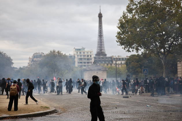 Students Protest in Paris - France - Tear gas and water cannon launched by police during a demonstration of high-school students near the Cathedral of Saint-Louis-des-Invalides in Paris, on October 13, 2026, as part of a nationwide high school mobilisation. France sees nationwide demonstrations on October 13 in support of students protesting poor classroom conditions for weeks, as authorities and participants remain wary of further violence. Photo by Raphael Lafargue ABACAPRESS.COM Paris France  Copyright: xLafarguexRaphael ABACAx