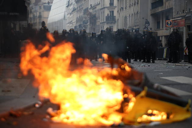 Students Protest in Paris - France - Tear gas and water cannon launched by police during a demonstration of high-school students near the Cathedral of Saint-Louis-des-Invalides in Paris, on October 13, 2026, as part of a nationwide high school mobilisation. France sees nationwide demonstrations on October 13 in support of students protesting poor classroom conditions for weeks, as authorities and participants remain wary of further violence. Photo by Raphael Lafargue ABACAPRESS.COM Paris France  Copyright: xLafarguexRaphael ABACAx