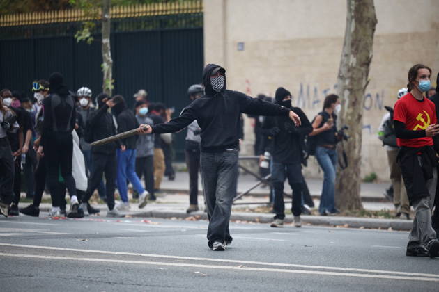 Students Protest in Paris - France - Tear gas and water cannon launched by police during a demonstration of high-school students near the Cathedral of Saint-Louis-des-Invalides in Paris, on October 13, 2026, as part of a nationwide high school mobilisation. France sees nationwide demonstrations on October 13 in support of students protesting poor classroom conditions for weeks, as authorities and participants remain wary of further violence. Photo by Raphael Lafargue ABACAPRESS.COM Paris France  Copyright: xLafarguexRaphael ABACAx