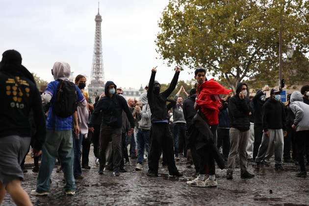 Students Protest in Paris - France - Tear gas and water cannon launched by police during a demonstration of high-school students near the Cathedral of Saint-Louis-des-Invalides in Paris, on October 13, 2026, as part of a nationwide high school mobilisation. France sees nationwide demonstrations on October 13 in support of students protesting poor classroom conditions for weeks, as authorities and participants remain wary of further violence. Photo by Raphael Lafargue ABACAPRESS.COM Paris France  Copyright: xLafarguexRaphael ABACAx