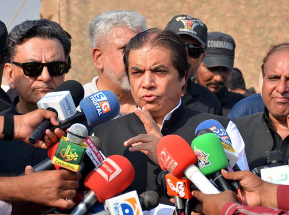 RECORD DATE NOT STATED Federal Minister for Railways, Muhammad Hanif Abbasi talking to media persons following the derailment of the Rehman Baba Express near Sher Shah Railway Station, in Multan on Tuesday, October 13, 2026. (PPI Images). EDITORIAL USE ONLY Copyright: xx SA-ZM-131026x ppiphotos489813