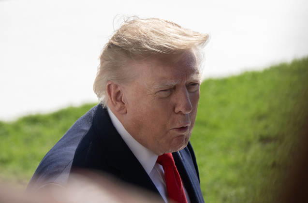 October 13, 2026, Washington, District Of Columbia, USA: United States President Donald J Trump speaks to reporters prior to departing for a campaign trip to Alaska, Nevada, Arizona and Montana from the South Lawn of the White House in Washington, DC, USA, on Tuesday, October 13, 2026 Washington USA - ZUMAs152 20261013_faa_s152_035 Copyright: xRonxSachs-CNPx