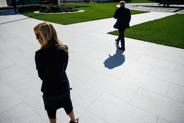 DC: President Trump Departs the White House White House Press Secretary Katie Zacharia watches as President Donald Trump walks towards Marine One after speaking to members of the media before departing from the South Lawn of the White House on October 13, 2026 in Washington, D.C. Trump is heading to Wasilla, Alaska for a midterm campaign rally in support of Senator Dan Sullivan and Representative Nick Begich before heading to Las Vegas, Nevada where he will spend the night. (Photo by Samuel Corum Pool ABACAPRESS.COM) Washington DC United States  Copyright: xPool ABACAx