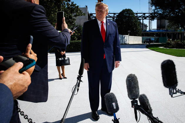 DC: President Trump Departs the White House President Donald Trump speaks to members of the media before departing from the South Lawn of the White House in Marine One on October 13, 2026 in Washington, D.C. Trump is heading to Wasilla, Alaska for a midterm campaign rally in support of Senator Dan Sullivan and Representative Nick Begich before heading to Las Vegas, Nevada where he will spend the night. (Photo by Samuel Corum Pool ABACAPRESS.COM) Washington DC United States  Copyright: xPool ABACAx