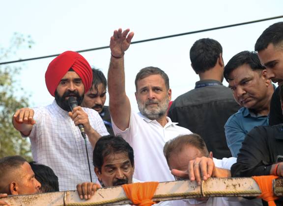 October 12, 2026, New Delhi, India: NEW DELHI, INDIA, OCTOBER 12, 2026: Congress leaders Rahul Gandhi and Priyanka Gandhi Vadra take part in a protest march from Barakhamba Road towards the Supreme Court in New Delhi, demanding the resignation of Chief Election Commissioner Gyanesh Kumar over alleged irregularities in the Special Intensive Revision (SIR) of electoral rolls. The Election Commission denies wrongdoing. New Delhi India - ZUMAq101 20261012_zna_q101_205 Copyright: xVishalxKapoorx