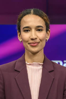im Bild v.l.: Alisha Mendgen (Focus), GER, Berlin, Studio, zu Gast bei Maischberger, politische Talkshow, TV, Format, mit Moderatorin Sandra Maischberger, Das Erste, aus Adlershof Am Studio 20, 13.10.2026, Copyright: HMBxMedia UwexKoch