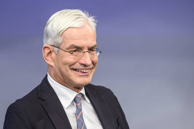 im Bild v.l.: Mathias Middelberg, CDU (Präsidiumsmitglied), GER, Berlin, Studio, zu Gast bei Maischberger, politische Talkshow, TV, Format, mit Moderatorin Sandra Maischberger, Das Erste, aus Adlershof Am Studio 20, 13.10.2026, Copyright: HMBxMedia UwexKoch