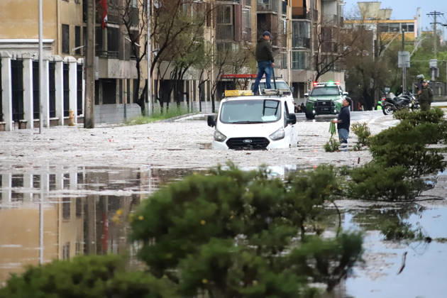Santiago, October 13, 2026 Flooding at the intersection of Viel Avenue and Blanco Encalada Street in downtown Santiago following this afternoon s thunderstorm in the Metropolitan Region. Andrés Rocha, Aton Chile, Santiago, Chile. Aton 1199622 Copyright: ANDRESxROCHA ATONxCHILE