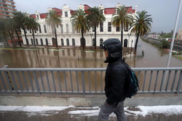 Santiago, October 13, 2026 Flooding at the intersection of Viel Avenue and Blanco Encalada Street in downtown Santiago following this afternoon s thunderstorm in the Metropolitan Region. Andrés Rocha, Aton Chile, Santiago, Chile. Aton 1199623 Copyright: ANDRESxROCHA ATONxCHILE