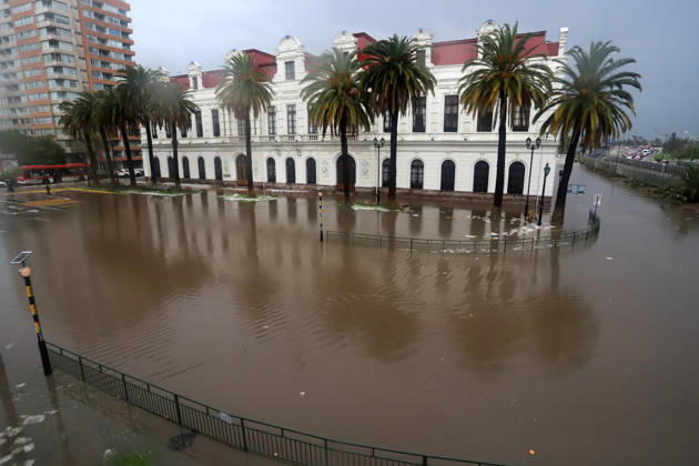 Santiago, October 13, 2026 Flooding at the intersection of Viel Avenue and Blanco Encalada Street in downtown Santiago following this afternoon s thunderstorm in the Metropolitan Region. Andrés Rocha, Aton Chile, Santiago, Chile. Aton 1199624 Copyright: ANDRESxROCHA ATONxCHILE
