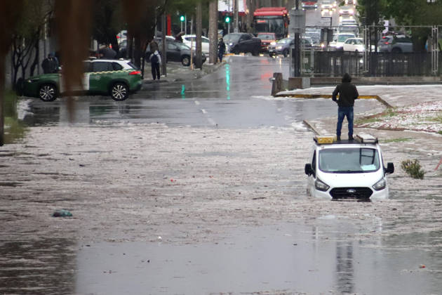 Santiago, October 13, 2026 Flooding at the intersection of Viel Avenue and Blanco Encalada Street in downtown Santiago following this afternoon s thunderstorm in the Metropolitan Region. Andrés Rocha, Aton Chile, Santiago, Chile. Aton 1199629 Copyright: ANDRESxROCHA ATONxCHILE