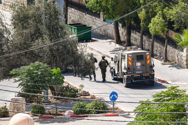 October 13, 2026, Ramallah, Palestine, State of: RAMALLAH, WEST BANK, PALESTINE, OCTOBER 13, 2026: Israeli forces conduct a raid in Ramallah in the occupied West Bank. The operation includes a raid on the offices of Addameer Prisoner Support and Human Rights Association. The Palestinian Ministry of Health reported two people wounded, including a 14-year-old boy wounded by Israeli gunfire, while several others were treated for tear gas inhalation. Ramallah Palestine, State of - ZUMAq101 20261013_zna_q101_190 Copyright: xSalmanxMohsenxAlkhatibx