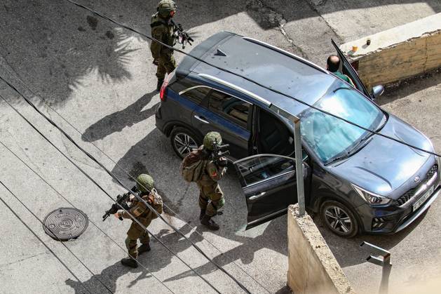 October 13, 2026, Ramallah, Palestine, State of: RAMALLAH, WEST BANK, PALESTINE, OCTOBER 13, 2026: Israeli forces conduct a raid in Ramallah in the occupied West Bank. The operation includes a raid on the offices of Addameer Prisoner Support and Human Rights Association. The Palestinian Ministry of Health reported two people wounded, including a 14-year-old boy wounded by Israeli gunfire, while several others were treated for tear gas inhalation. Ramallah Palestine, State of - ZUMAq101 20261013_zna_q101_204 Copyright: xSalmanxMohsenxAlkhatibx
