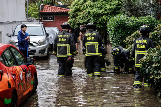 Santiago, October 13, 2026: Flooding at the intersection of Irarrazaval and Lo Encalada in the municipality of Nunoa due to heavy rains in the capital. Diego Martin Aton Chile, Aton 1199650 jpeg Copyright: DIEGOxMARTIN ATONxCHILE