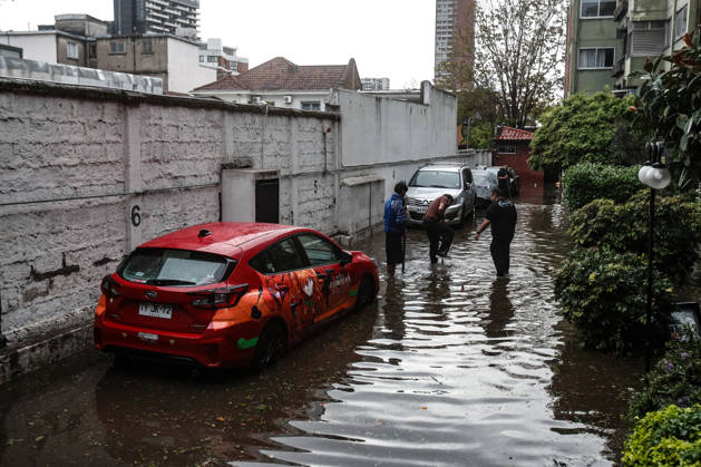 Santiago, October 13, 2026: Flooding at the intersection of Irarrazaval and Lo Encalada in the municipality of Nunoa due to heavy rains in the capital. Diego Martin Aton Chile, Aton 1199660 jpeg Copyright: DIEGOxMARTIN ATONxCHILE