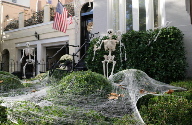 Halloween Decorations in Washington, DC Halloween themed decorations at a house downtown Washington, DC on October 13, 2026. Photo by Olivier Douliery ABACAPRESS.COM Washington Virginia United States  Copyright: xDoulieryxOlivier ABACAx