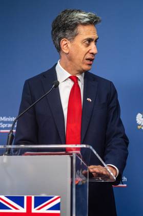 Foreign Ministers of Poland and the United Kingdom meet in Warsaw, Poland - 13 Oct 2026 The Foreign Secretary of the United Kingdom, Ed Miliband, seen during the press conference. Foreign Secretary of the United Kingdom of Great Britain and Northern Ireland visits the Ministry of Foreign Affairs in Warsaw, Poland for a meeting with the Republic of Poland s Foreign Minister, Radoslaw Sikorski. During the subsequent press conference, the ministers discussed their countries ongoing cooperation in foreign policy issues, including supporting Ukraine in the war Russia is waging against it. Miliband also spoke of the ties his family has to Poland. Afterwards, the ministers travel to the second day of the Warsaw Security Forum. Warsaw Poland Copyright: xNeilxMiltonx xSOPAxImagesx Neil-Milton-1458462