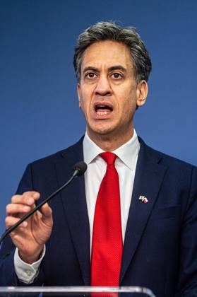 Foreign Ministers of Poland and the United Kingdom meet in Warsaw, Poland - 13 Oct 2026 The Foreign Secretary of the United Kingdom, Ed Miliband, speaks during the press conference. Foreign Secretary of the United Kingdom of Great Britain and Northern Ireland visits the Ministry of Foreign Affairs in Warsaw, Poland for a meeting with the Republic of Poland s Foreign Minister, Radoslaw Sikorski. During the subsequent press conference, the ministers discussed their countries ongoing cooperation in foreign policy issues, including supporting Ukraine in the war Russia is waging against it. Miliband also spoke of the ties his family has to Poland. Afterwards, the ministers travel to the second day of the Warsaw Security Forum. Warsaw Poland Copyright: xNeilxMiltonx xSOPAxImagesx Neil-Milton-1458463