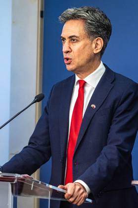 Foreign Ministers of Poland and the United Kingdom meet in Warsaw, Poland - 13 Oct 2026 The Foreign Secretary of the United Kingdom, Ed Miliband, speaks during the press conference. Foreign Secretary of the United Kingdom of Great Britain and Northern Ireland visits the Ministry of Foreign Affairs in Warsaw, Poland for a meeting with the Republic of Poland s Foreign Minister, Radoslaw Sikorski. During the subsequent press conference, the ministers discussed their countries ongoing cooperation in foreign policy issues, including supporting Ukraine in the war Russia is waging against it. Miliband also spoke of the ties his family has to Poland. Afterwards, the ministers travel to the second day of the Warsaw Security Forum. Warsaw Poland Copyright: xNeilxMiltonx xSOPAxImagesx Neil-Milton-1458465