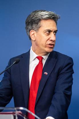 Foreign Ministers of Poland and the United Kingdom meet in Warsaw, Poland - 13 Oct 2026 The Foreign Secretary of the United Kingdom, Ed Miliband, speaks during the press conference. Foreign Secretary of the United Kingdom of Great Britain and Northern Ireland visits the Ministry of Foreign Affairs in Warsaw, Poland for a meeting with the Republic of Poland s Foreign Minister, Radoslaw Sikorski. During the subsequent press conference, the ministers discussed their countries ongoing cooperation in foreign policy issues, including supporting Ukraine in the war Russia is waging against it. Miliband also spoke of the ties his family has to Poland. Afterwards, the ministers travel to the second day of the Warsaw Security Forum. Warsaw Poland Copyright: xNeilxMiltonx xSOPAxImagesx Neil-Milton-1458467