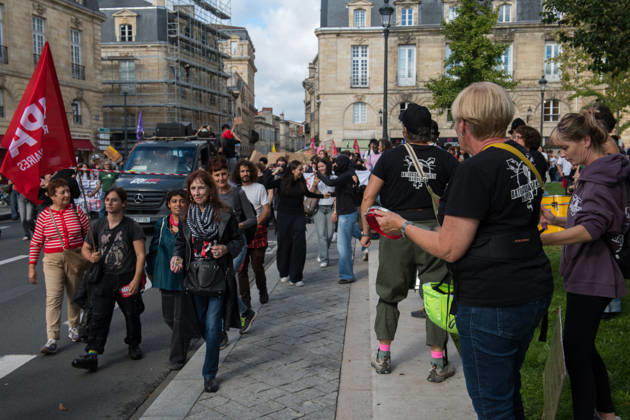 High School Stdent Mobilisation - Bordeaux High school students march with placards through the streets of Bordeaux, France on October 13, 2026, during Act V of the high school student mobilisation against education reforms. Photo by Fabrice Sapte ABACAPRESS.COM Bordeaux France  Copyright: xSaptexFabrice ABACAx
