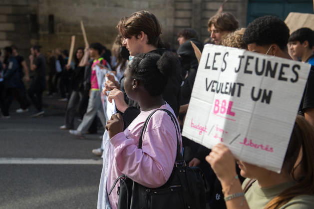 High School Stdent Mobilisation - Bordeaux High school students march with placards through the streets of Bordeaux, France on October 13, 2026, during Act V of the high school student mobilisation against education reforms. Photo by Fabrice Sapte ABACAPRESS.COM Bordeaux France  Copyright: xSaptexFabrice ABACAx