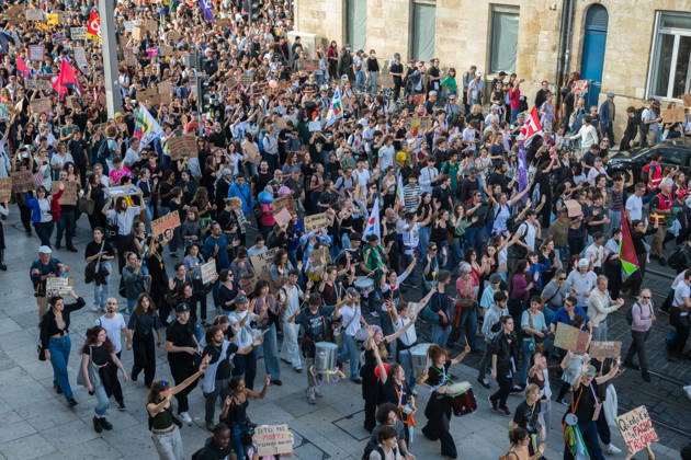 High School Stdent Mobilisation - Bordeaux General view of high school students marching with placards and banners during Act V of the high school student mobilisation in Bordeaux, France on October 13, 2026, against proposed education reforms. Photo by Fabrice Sapte ABACAPRESS.COM Bordeaux France  Copyright: xSaptexFabrice ABACAx