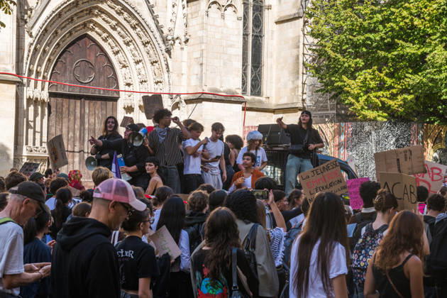 High School Stdent Mobilisation - Bordeaux Protesters gather with placards and flags outside Saint-André Cathedral during Act V of the high school student mobilisation in Bordeaux, France on October 13, 2026, demonstrating against education reforms. Photo by Fabrice Sapte ABACAPRESS.COM Bordeaux France  Copyright: xSaptexFabrice ABACAx