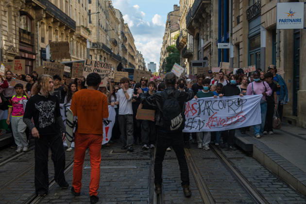 High School Stdent Mobilisation - Bordeaux High school students march with placards through the streets of Bordeaux, France on October 13, 2026, during Act V of the high school student mobilisation against education reforms. Photo by Fabrice Sapte ABACAPRESS.COM Bordeaux France  Copyright: xSaptexFabrice ABACAx