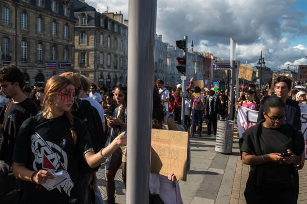 High School Stdent Mobilisation - Bordeaux High school students march along the Bordeaux waterfront during Act V of the high school student mobilisation in Bordeaux, France on October 13, 2026. Photo by Fabrice Sapte ABACAPRESS.COM Bordeaux France  Copyright: xSaptexFabrice ABACAx
