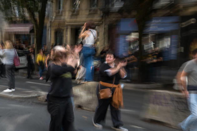 High School Stdent Mobilisation - Bordeaux Protesters clap during Act V of the high school student mobilisation in Bordeaux, France on October 13, 2026. Photograph featuring motion blur. Photo by Fabrice Sapte ABACAPRESS.COM Bordeaux France  Copyright: xSaptexFabrice ABACAx