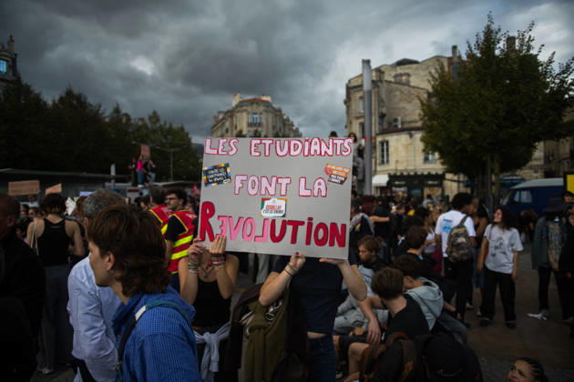 High School Stdent Mobilisation - Bordeaux Protesters hold up a placard reading Students are making the revolution during Act V of the high school student mobilisation in Bordeaux, France on October 13, 2026. Photo by Fabrice Sapte ABACAPRESS.COM Bordeaux France  Copyright: xSaptexFabrice ABACAx