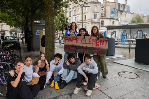 High School Stdent Mobilisation - Bordeaux A group of high school students poses with a placard reading Pape Clément during Act V of the high school student mobilisation in Bordeaux, France on October 13, 2026. Photo by Fabrice Sapte ABACAPRESS.COM Bordeaux France  Copyright: xSaptexFabrice ABACAx