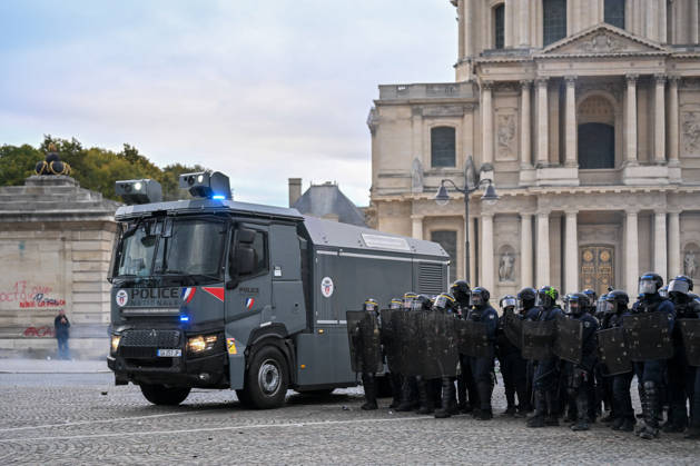 High school students and autonomous groups clash with riot police in Paris, October 13, 2026. - 13 10 2026 - France Ile-de-France (region) Paris - JulienxMattiax xLexPictorium LePictorium_0343239