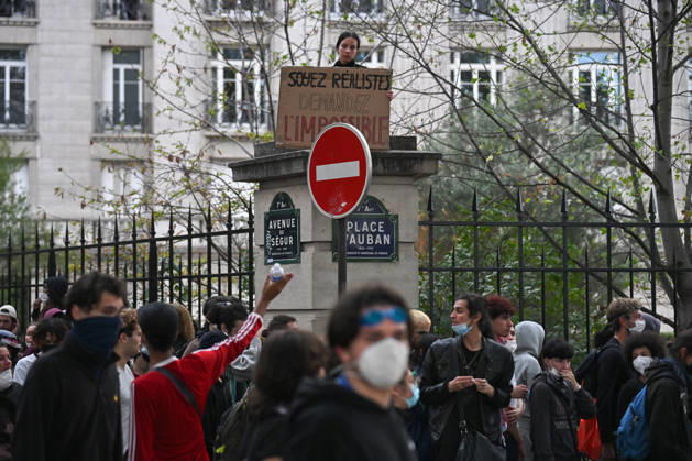 High school students and autonomous groups clash with riot police in Paris on October 13, 2026. - 13 10 2026 - France Ile-de-France (region) Paris - JulienxMattiax xLexPictorium LePictorium_0343249