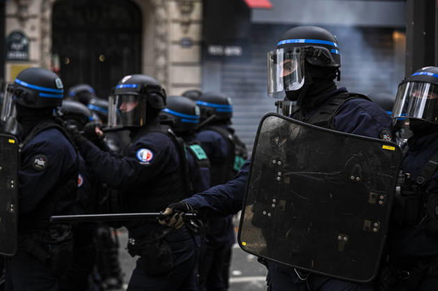 High school students and autonomous groups clash with riot police in Paris on October 13, 2026. - 13 10 2026 - France Ile-de-France (region) Paris - JulienxMattiax xLexPictorium LePictorium_0343270