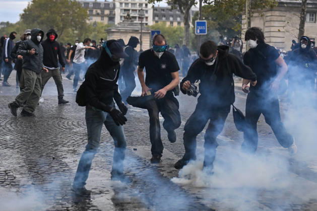 High school students and autonomous groups clash with riot police in Paris, October 13, 2026. - 13 10 2026 - France Ile-de-France (region) Paris - JulienxMattiax xLexPictorium LePictorium_0343314