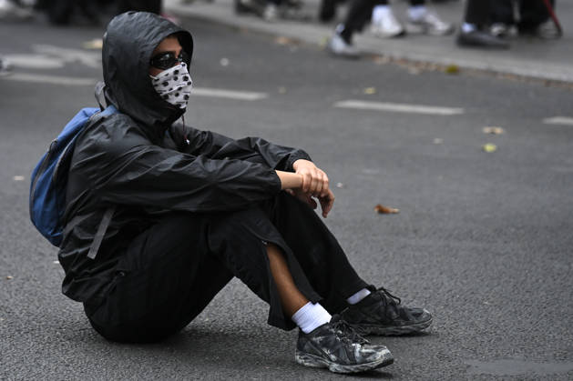 High school students and autonomous groups clash with riot police in Paris, October 13, 2026. - 13 10 2026 - France Ile-de-France (region) Paris - JulienxMattiax xLexPictorium LePictorium_0343272