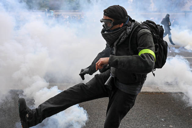 High school students and autonomous groups clash with riot police in Paris, October 13, 2026. - 13 10 2026 - France Ile-de-France (region) Paris - JulienxMattiax xLexPictorium LePictorium_0343279