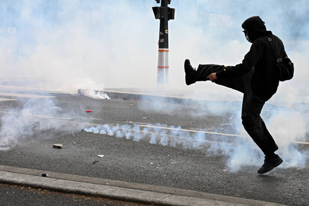 High school students and autonomous groups clash with riot police in Paris, October 13, 2026. - 13 10 2026 - France Ile-de-France (region) Paris -  JulienxMattiax xLexPictorium LePictorium_0343281